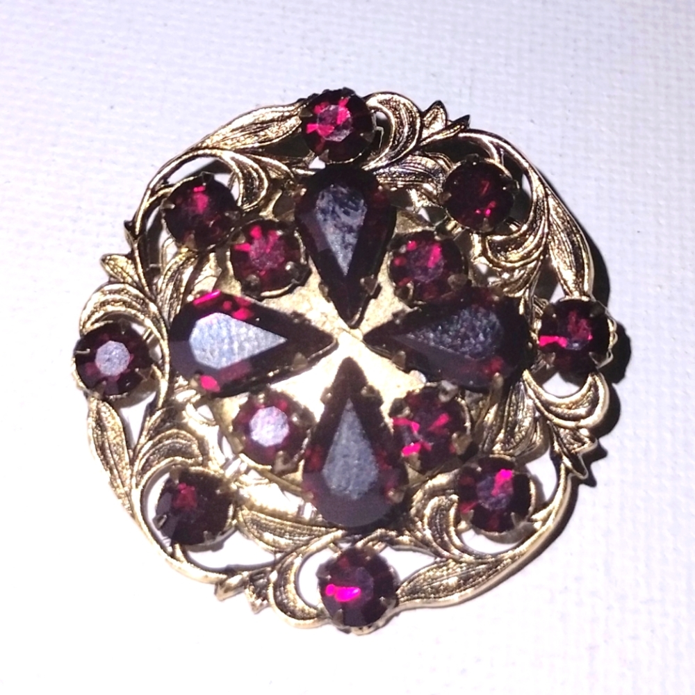 Vtg 1940s Czech or Austria Red Glass Gd Time Pin Brooch